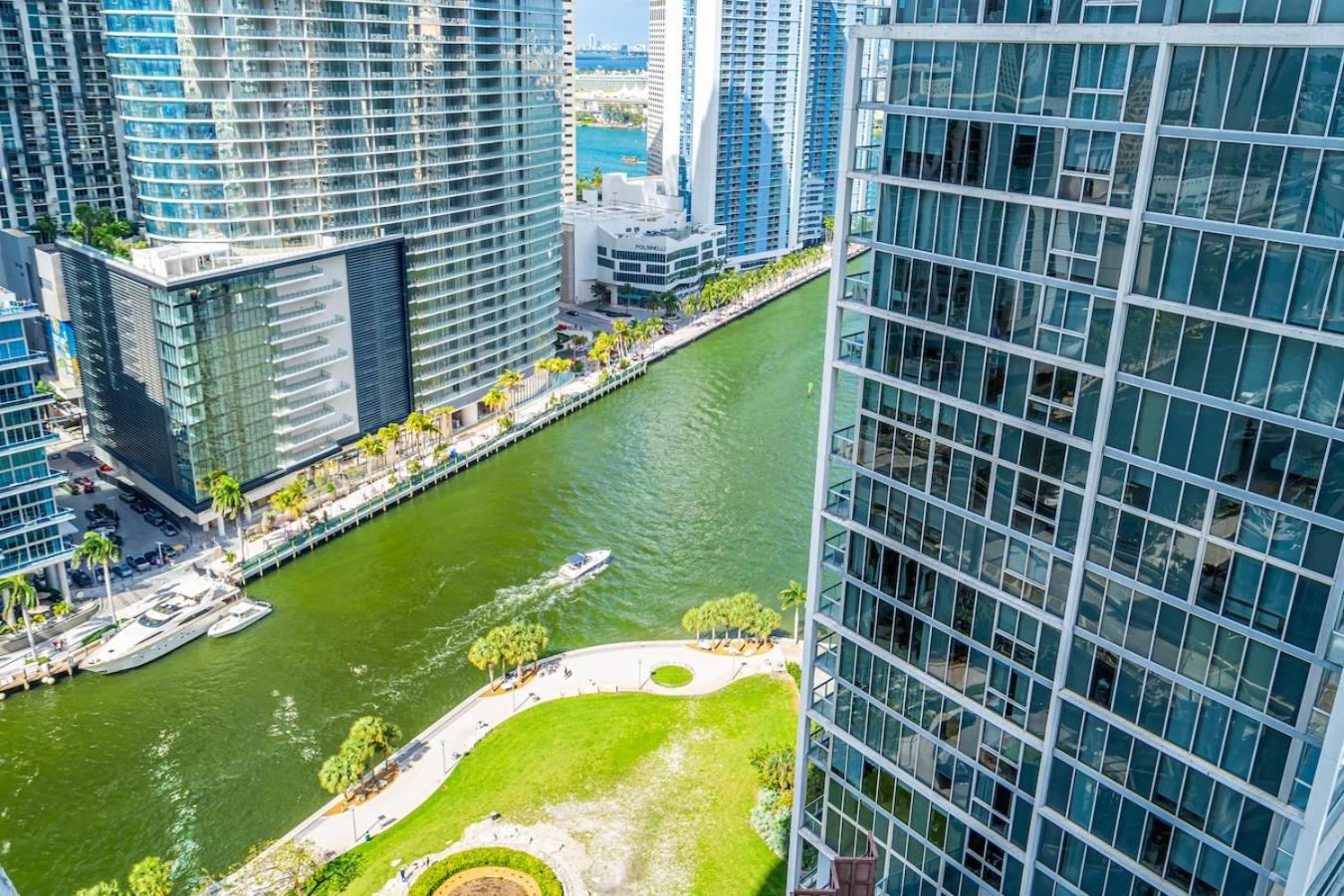 Icon 1 Bed With Water Views 16 Ft Ceilings And Free Access Appartement Miami
